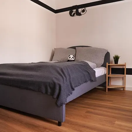 Fullhouse - Halle - T28 - Panda Halle (Saale)