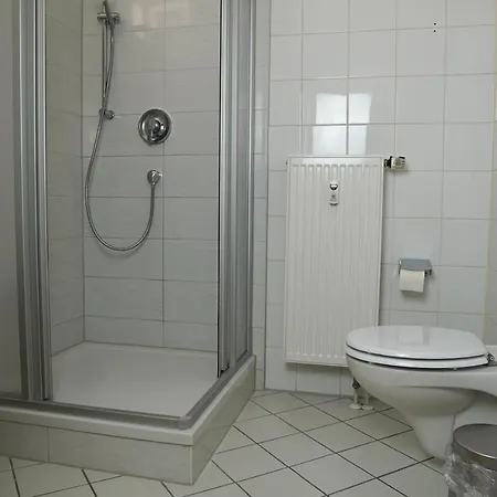 Apartment Fullhouse - Halle - T28 - Panda *